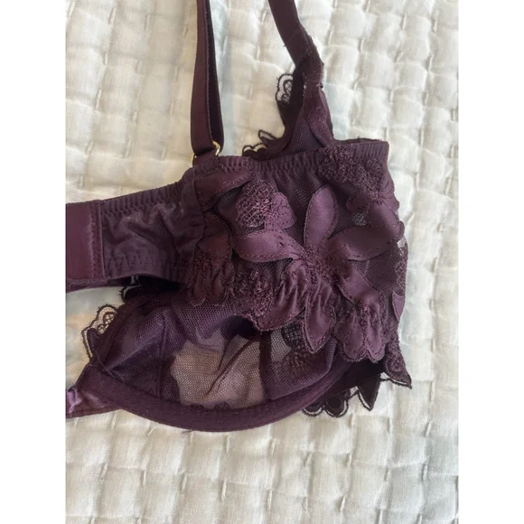 VICTORIA'S SECRET UNLINED FLORAL EMBROIDERED DEMI BRA 34 DD - Picture 4 of 9